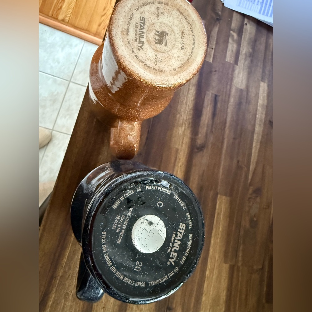 Stanley glittered tumbler 40 oz - Picture 2 of 3